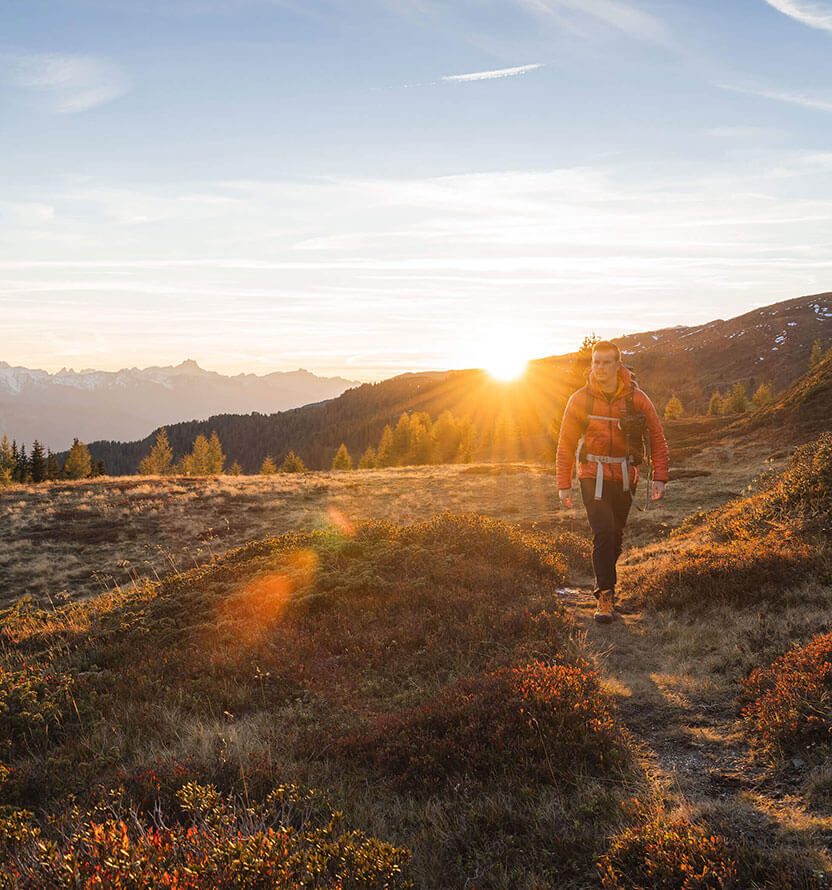 Hikers in the mountains at sunset - Hotel Ortnerhof